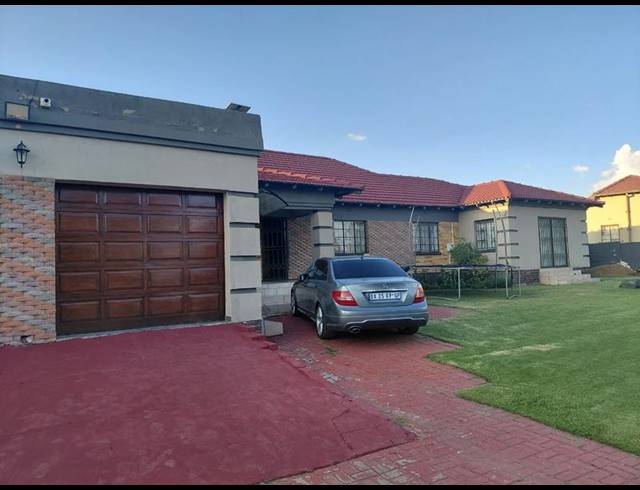 4 BEDROOM HOUSE FOR SALE IN EVANDER